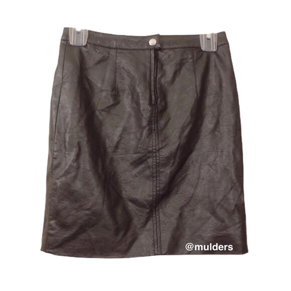 H&M black faux leather pleather goth mini skirt size 2 - Picture 1 of 6